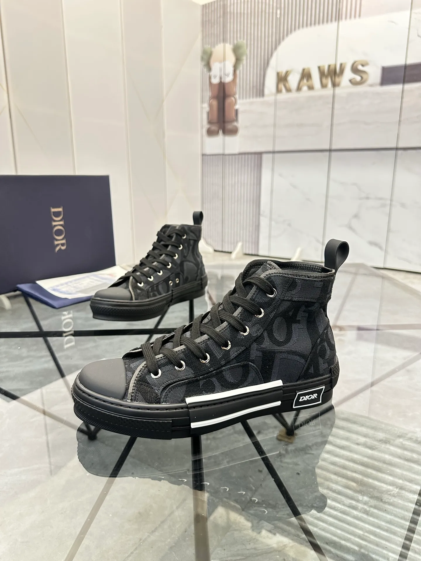 Selling men's shoes 💰: 💰P460¥ Product trademark: Dio* "Dior*" high-top casual shoes Regular size: 36-45 (can be customized to 46) Couple style B23 Product materials: Upper imported original fabric, breathable lining, original outsole. No.: 007